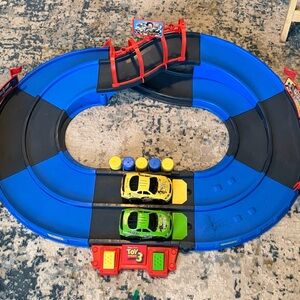 Disney Toy Story 3 Shake & Go Speedway Track with 2 Cars Buzz & Woody